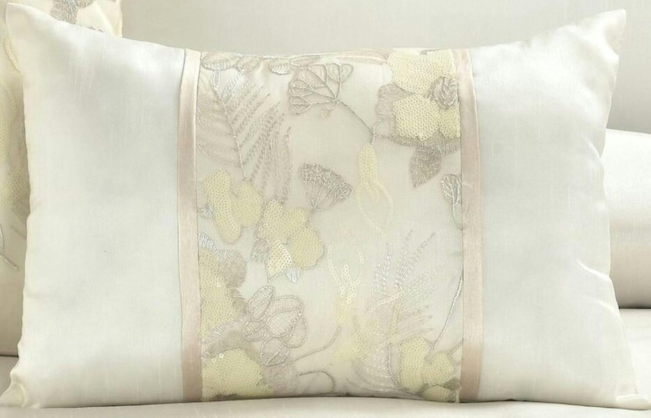 Night Zone Savanna Embroidered Floral Duvet Cover Set – 100% Polyester Soft Touch Bedding