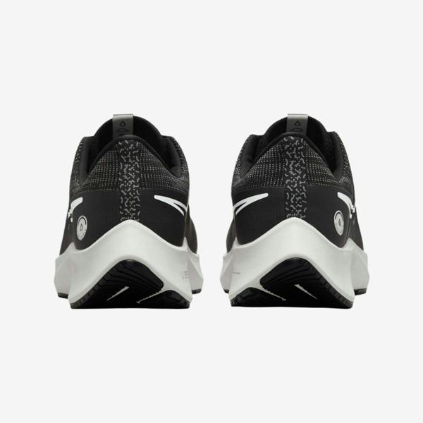 Nike Sneakers   in  Black