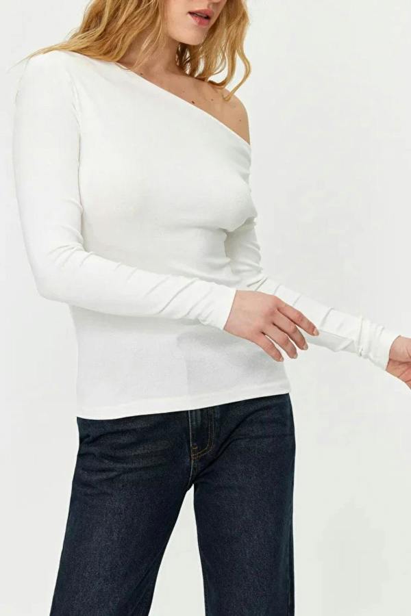 Hoxton Gal Plain Premium Soft Fabric Fitted Knit Blouse with Boat Neck