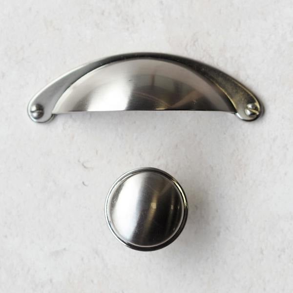 Handle & Home Brushed Nickel Shaker Cup Handle and Coordinating Knob