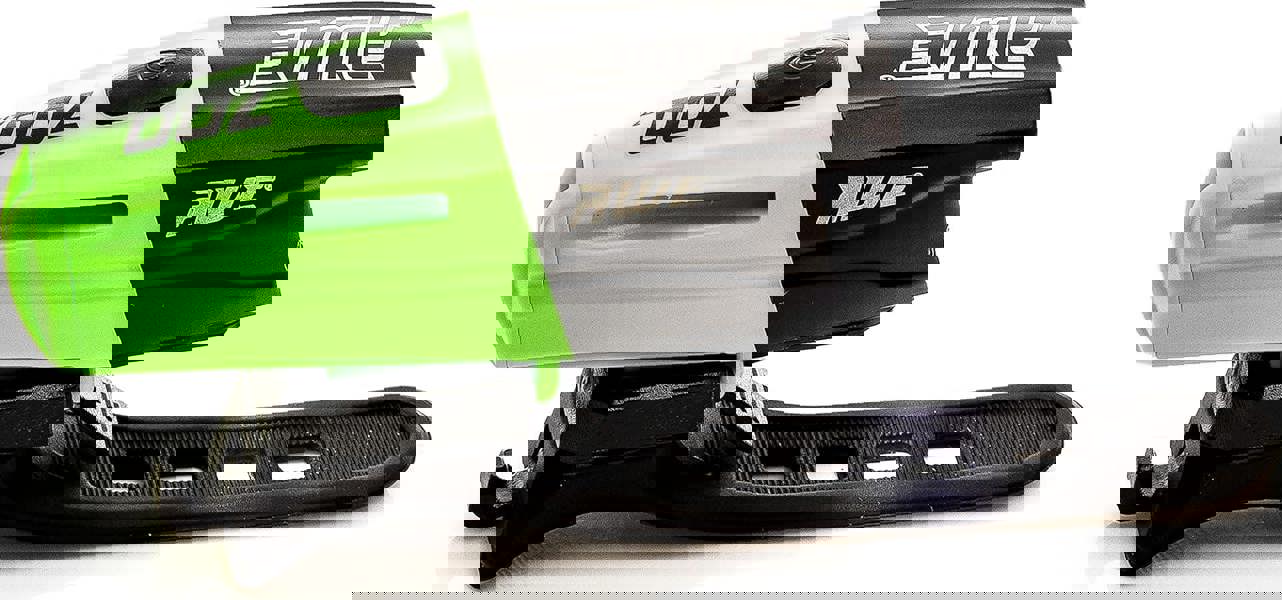 Awe 700 Lumens 1 x LED USB Rechargeable Front Bike Light Black/Green