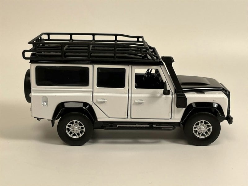 Tayumo Land Rover Defender 110 White LHD 1:32 Light & Sound Tayumo 32105011