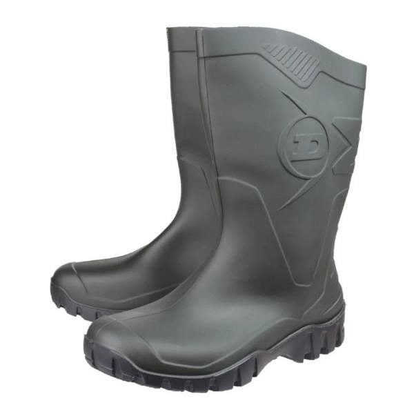 Pair of Dunlop Dee wellies in side view hardwearing boots for farmers and countryside dog owners