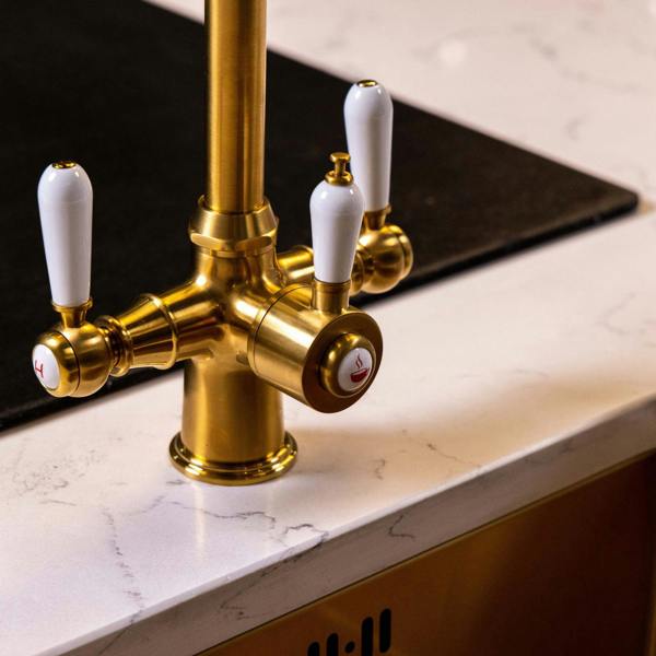 Flode korsa | Traditional Cruciform Style 3 in 1 Instant Boiling Tap | White Ceramic Levers | Brushed Gold Finish