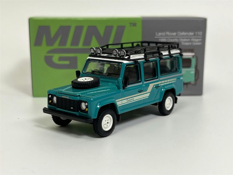 Mini GT Land Rover Defender 110 1985 County Station Wagon Green RHD 1:64 Mini GT MGT00590R