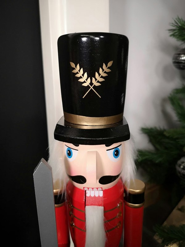 Samuel Alexander 60cm Traditional Wooden Christmas Nutcracker Soldier Decoration with Red Body