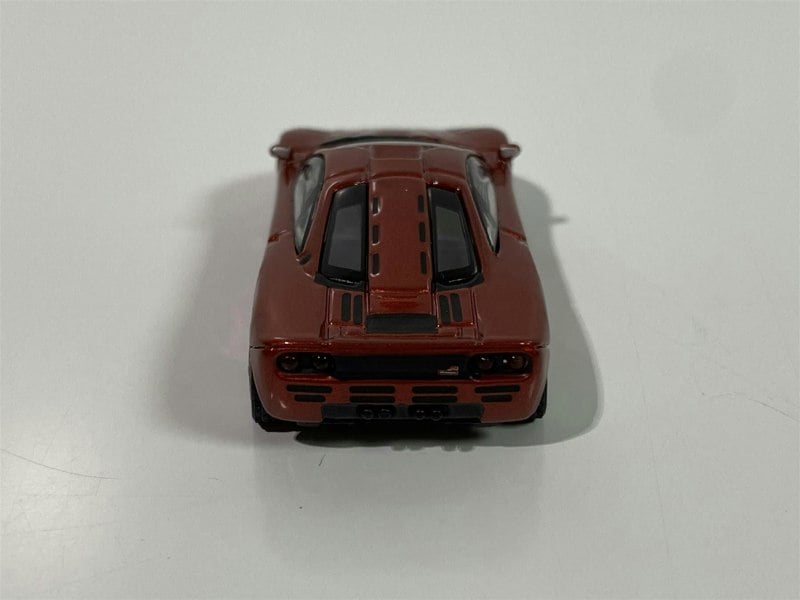 minichamps 870133820 mclaren f1 roadcar 1994 red metallic 1:87 scale