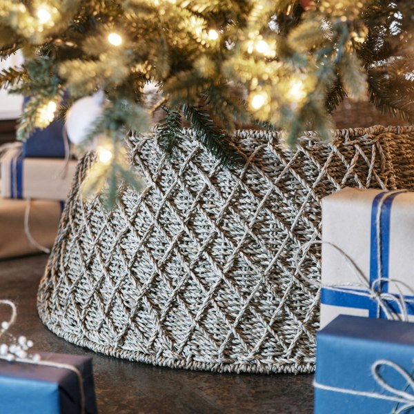 Ivyline Round Foldable Diamond Wicker Tree Skirt