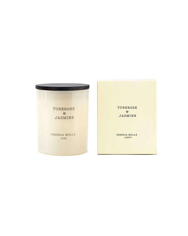 Discover our exquisite aromatic candle, Tuberose & Jasmine, which transports you to the enchanting landscapes of Andalusia with its sweet floral scent, infused with the intoxicating notes of jasmine and orange blossom, perfect for enjoying unique and memorable moments.