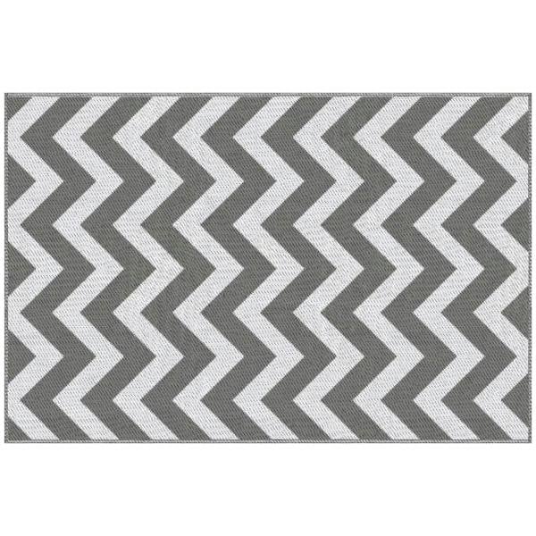 Flat reversible rug mat with light grey and white zigzag chevron pattern