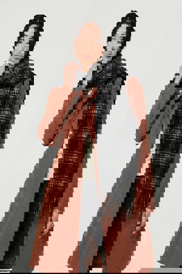 Black | Checked Tassel Fringed Scarf
