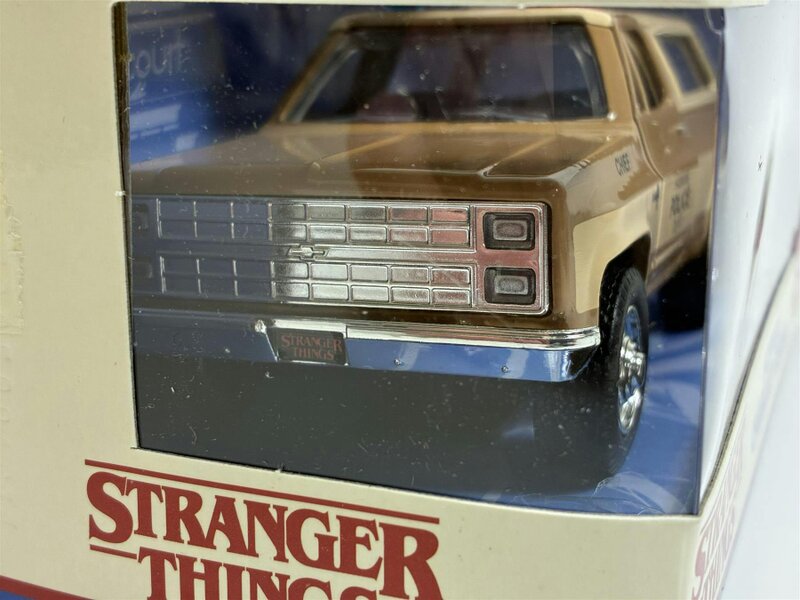 MCSlots Stranger Things Hoppers Chevrolet K5 Blazer 1:32 Scale Jada 31114