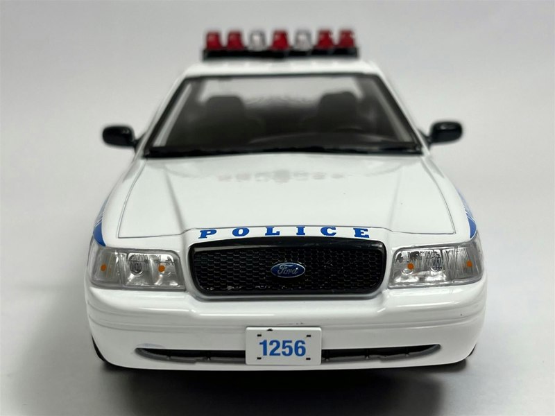 Greenlight Quantico 2003 Ford Crown Victoria 1:24 Scale Greenlight 84183