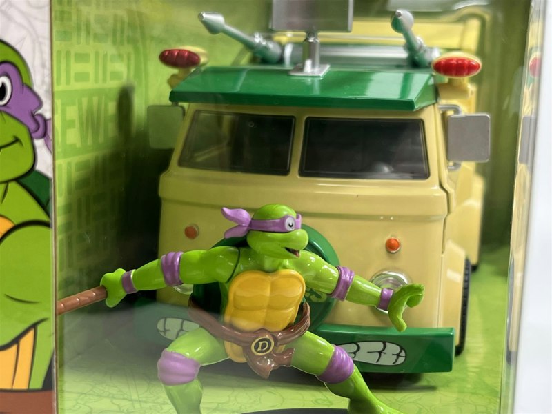 Jada Teenage Mutant Ninja Turtles Donatello Figure and Party Wagon 1:24 Jada 253285003