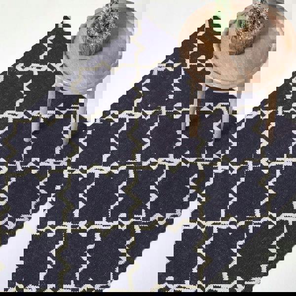 HOMESCAPES Edmonton Handwoven Navy Blue and White Cotton Geometric Kilim Rug