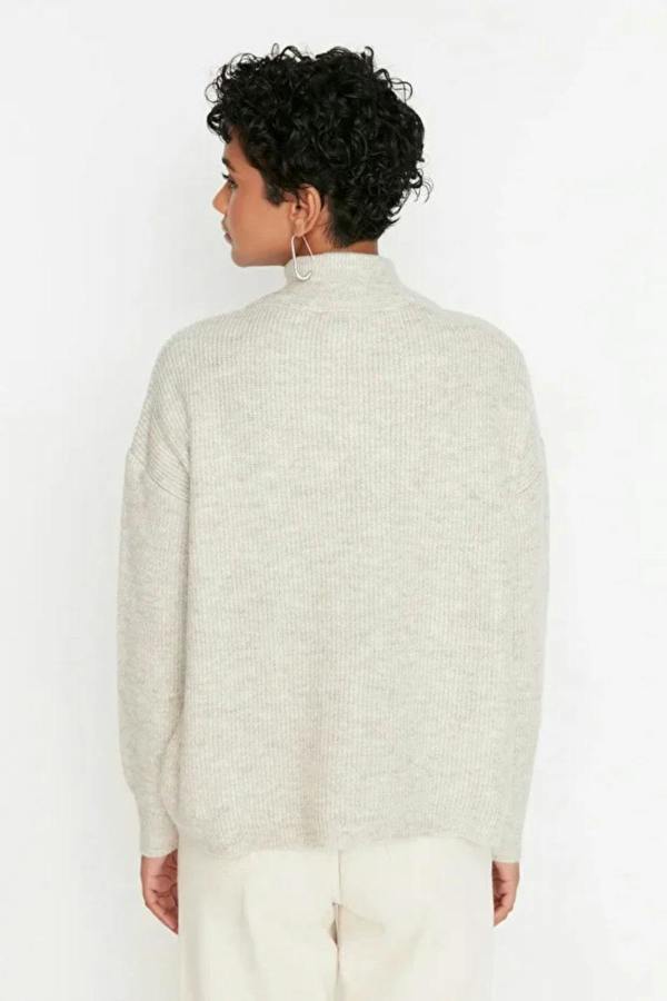 Hoxton Gal Soft-Textured Zip-Up Knit Sweater
