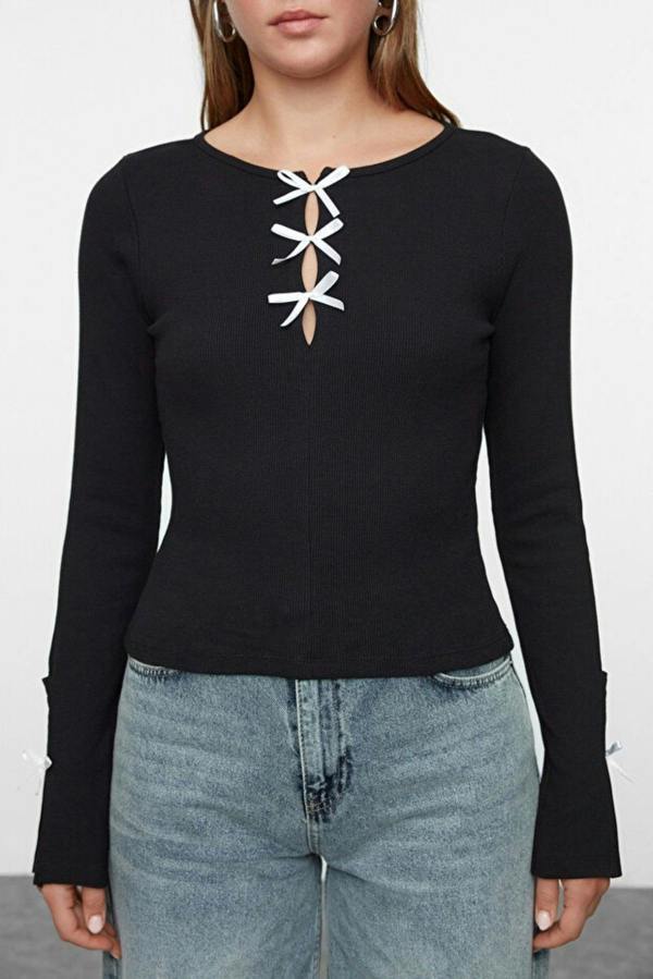 WOVCOR Crew Neck Knit Blouse with Bow and Cut Out Detailed