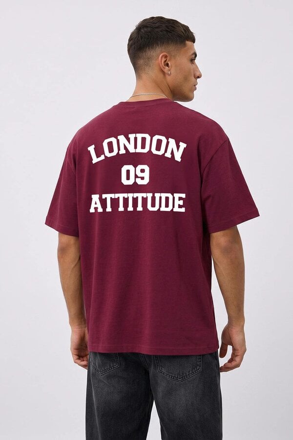 London Attitude Oversized Heavyweight T-Shirt with Varsity Back Print in White - Garnet
