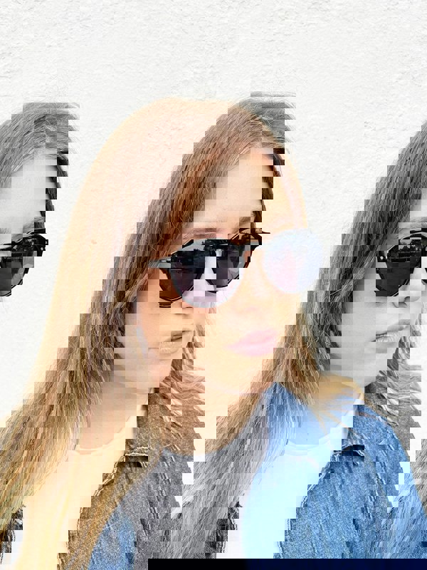 SVNX Classic Preppy Sunglasses With Key Hole Nosebridge