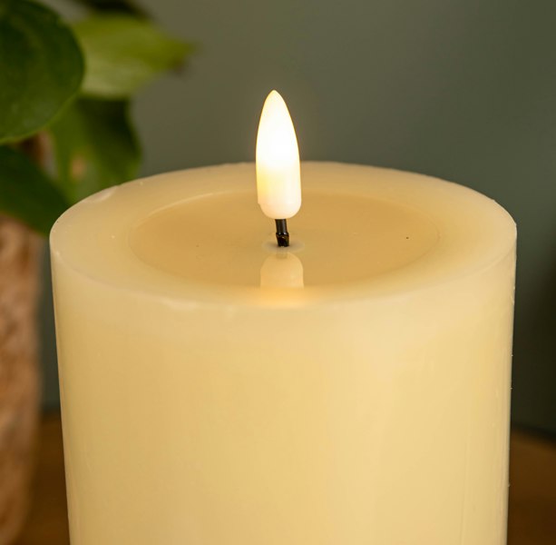 Samuel Alexander 9cm x 18cm Cream Wax Melted Pool Effect Candle with Timer Function and Warm White LED