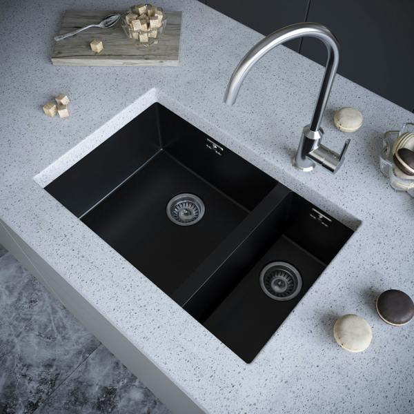 Flode Vänern | 1.5 Bowl Comite Kitchen Sink | Inset or Undermounted | 670mm x 440mm | Strainer Wastes Supplied | Matt Black Finish
