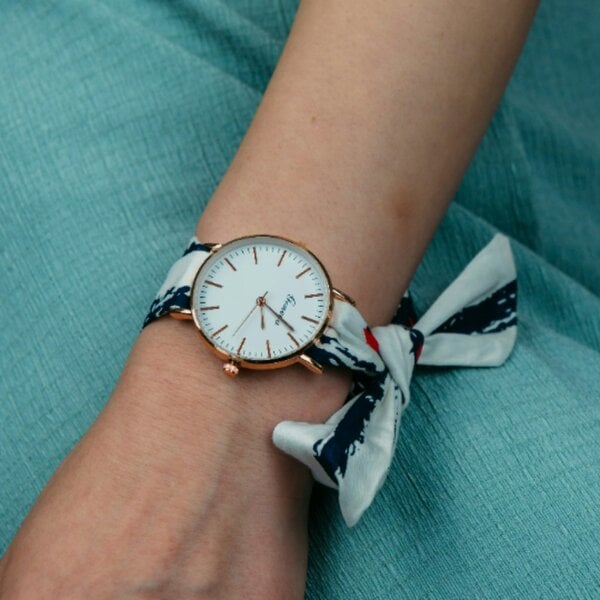The Colourful Aura Red Star Print Changeable Fabric Strap Tie Knot Women Geneva Wristwatch - Blue