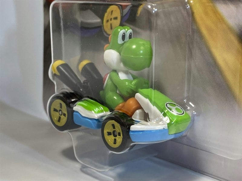 mario kart yoshi standard kart hot wheels glp38