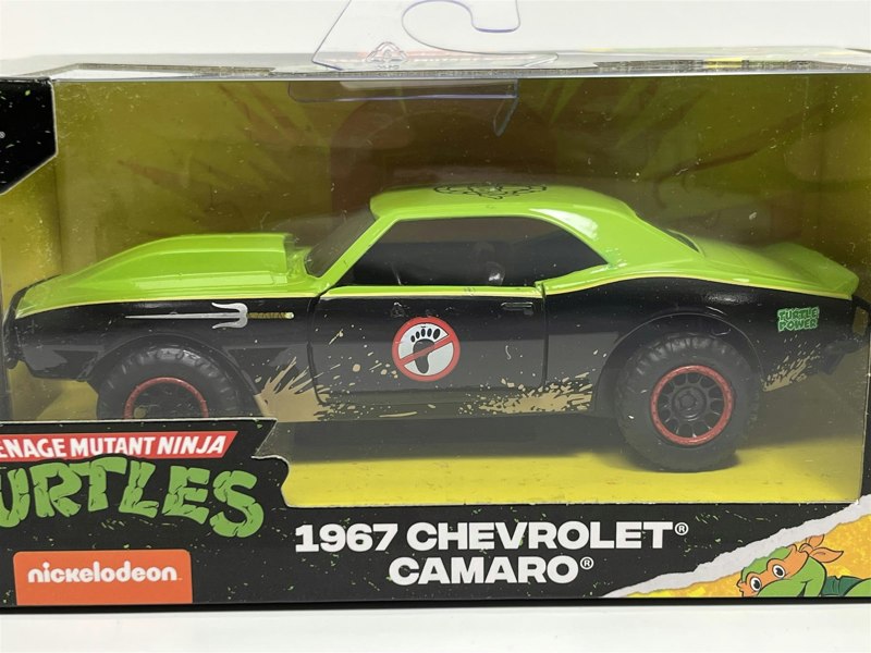 Jada Teenage Mutant Ninja Turtles TMNT 1967 Chevrolet Camaro 1:32 Scale Jada 35665