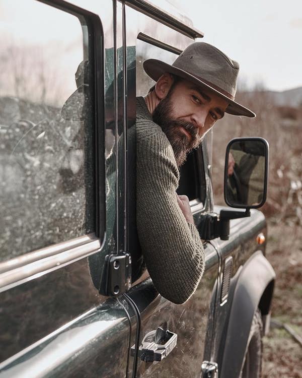 Man in Land Rover wearing Hoggs of Fife Panmure Canvas Foldable Hat