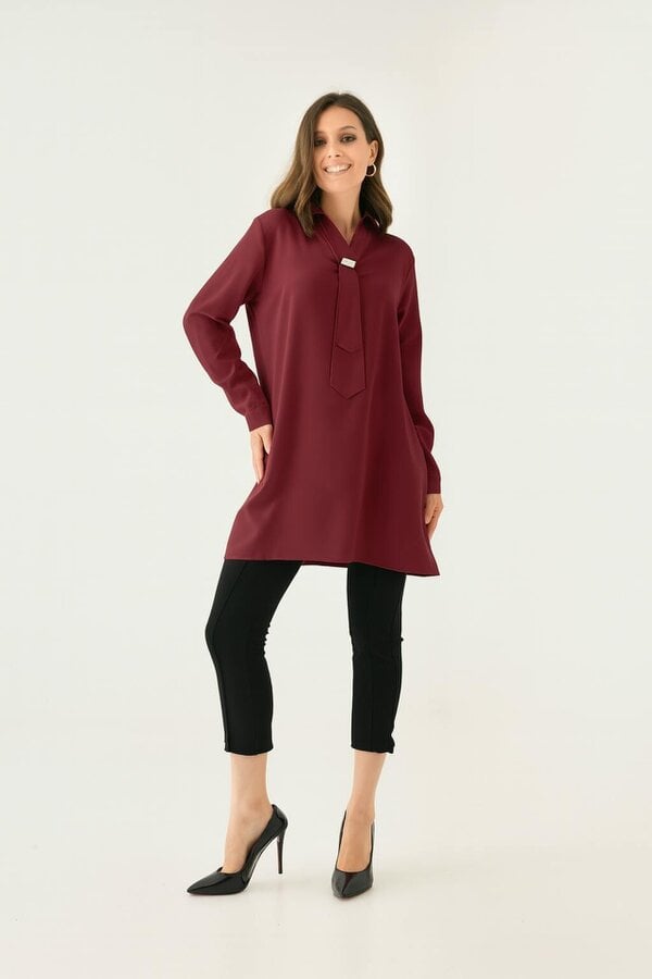 Hoxton Gal Oversized Long Sleeves Shirt Collar Tunic Top with Brooch Detail in Burgundy