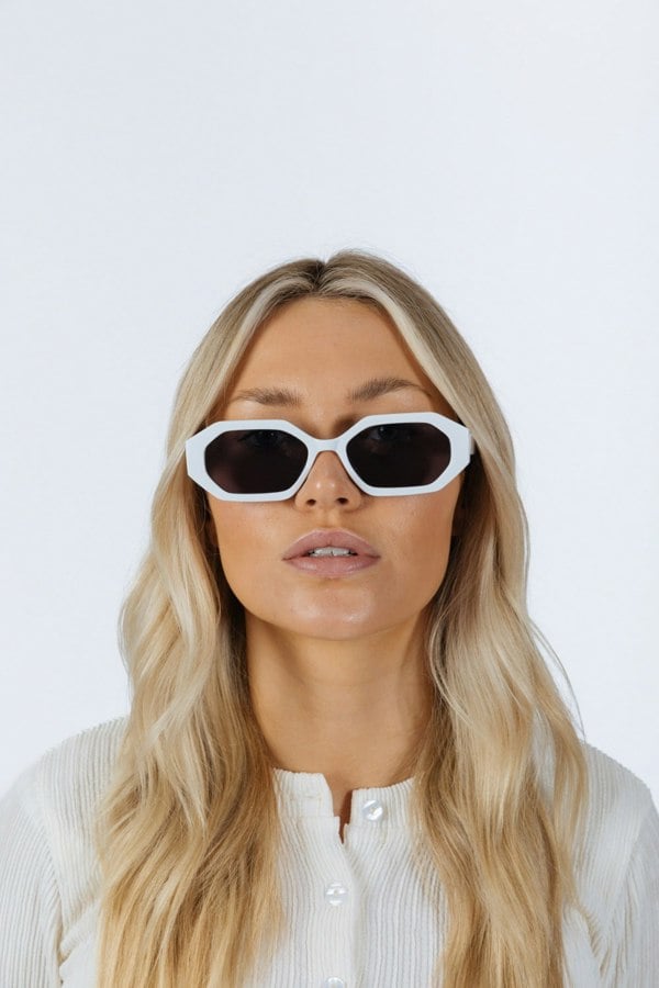 SVNX Oval Geomentric Sunglasses in White