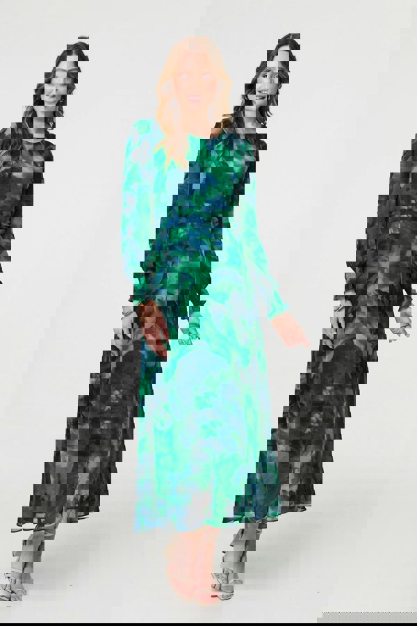 Green | Printed Long Sleeve Chiffon Midi Dress : Model is 5'9"/175 cm and wears UK8/EU36/US4/AUS8
