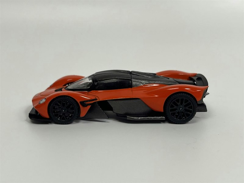 Mini GT Aston Martin Valkyrie Maximum Orange LHD 1:64 Mini GT MGT00678L