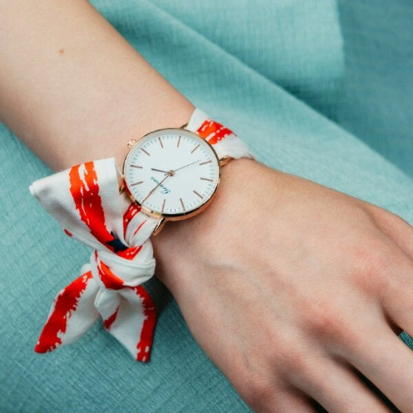 The Colourful Aura Red Star Print Changeable Fabric Strap Tie Knot Women Geneva Wristwatch