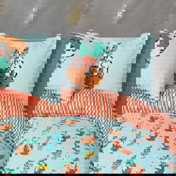 Smart Living Luxury Super Soft & Reversible Festive Christmas Puddings Duvet Set