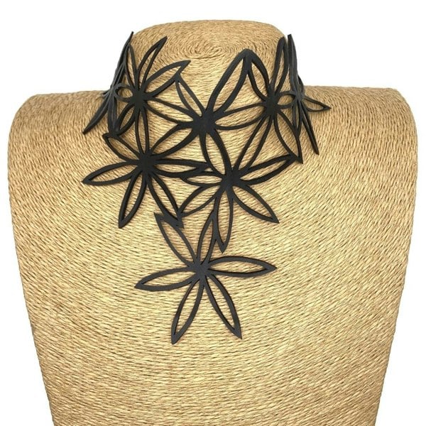 Paguro Pentas Star-shaped Flower Statement Choker