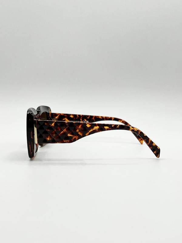 Oversized Square Sunglasses with Diamond Check Print Arm - svnx