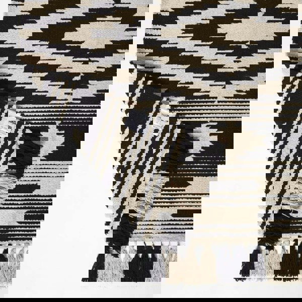 HOMESCAPES Dinan Black & White Kilim Cotton Rug