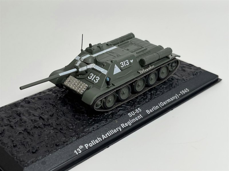 MCSlots SU 85 13TH Polish Artillery Regiment Berlin Germany 1945 1:72 Mag 112