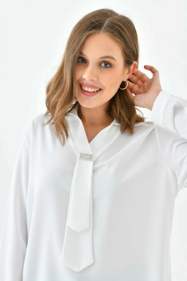 Hoxton Gal Oversized Long Sleeves Shirt Collar Blouse Top with Brooch Detail in White