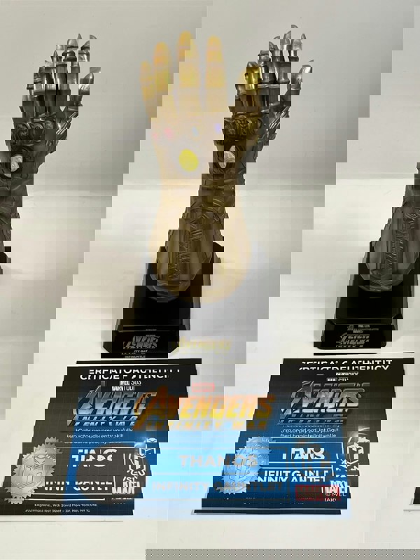 Eaglemoss Thanos Infinity Gauntlet Avengers Infinity War Polyresin 20cm Prop on Stand