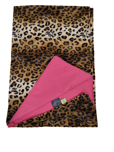 Made in the Mill Water Resistant Cosy Fleece Blanket – Brown Leopard Print - Pink