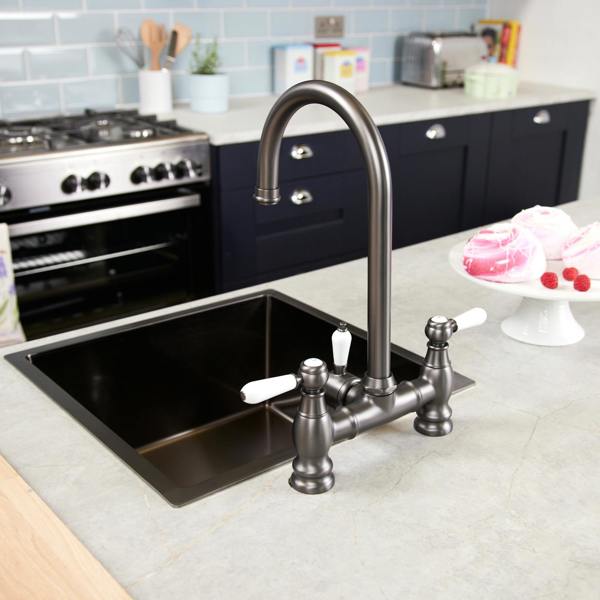 Flode klas | Traditional Bridge Style 3 in 1 Instant Boiling Tap | White Ceramic Levers | Gun Metal Finish
