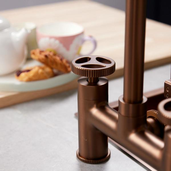 Flode kraft | Industrial Bridge Style 3 in 1 Instant Boiling Tap | Brushed Copper Finish