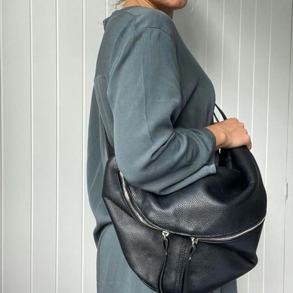 side view of black cross body bag