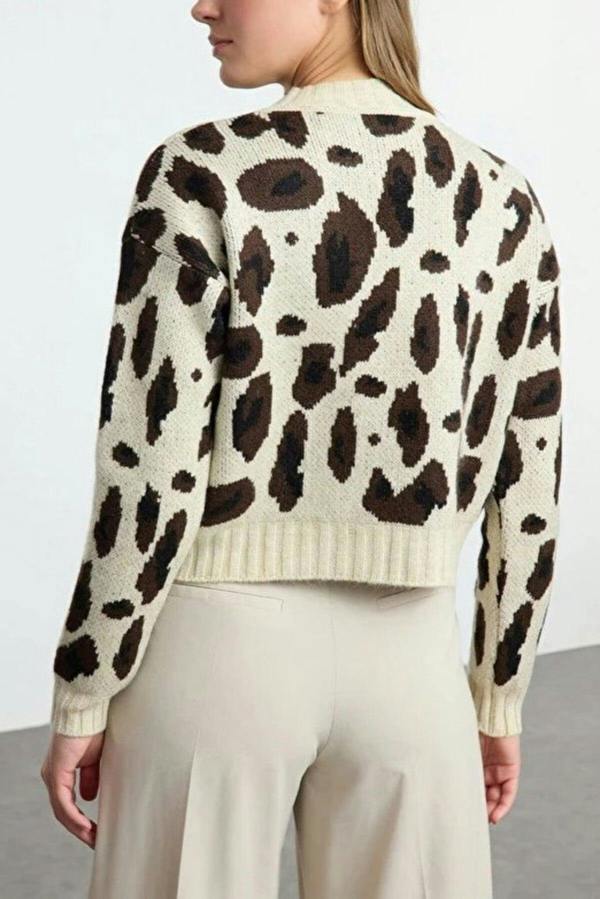WOVCOR Leopard Patterned Crop Soft Textured Knit Cardigan