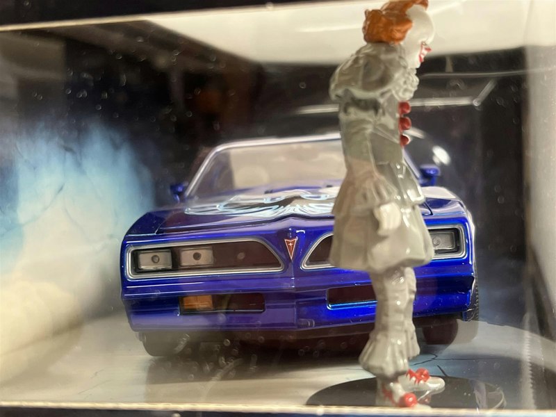 Jada Pennywise Figure And Henry Bowers Pontiac Firebird 1:24 Jada 31118