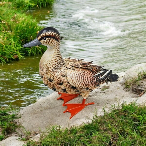 EDH Door Hardware Metal Farmyard Female Duck – Handcrafted Rustic Duck Garden Ornament – Weather-Resistant Metal Duck Statue