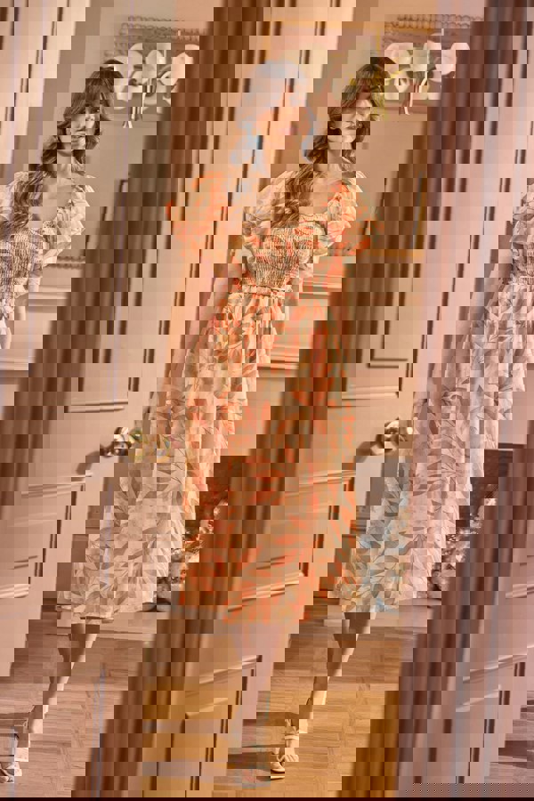 Orange | Leaf Print Short Puff Sleeve Midi Dress: Model is 5'9"/175 cm and wears UK10/EU38/US6/AUS10