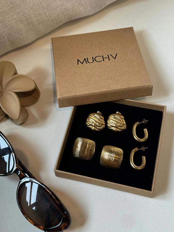 MUCHV Textured Crinkle Stud Earrings
